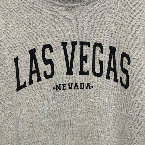 ESY SURF COMPANY - SIZE SMALL - SOFT HEATHERED GRAY WITH LARGE FRONT LETTERS B22 - Picture 3 of 9